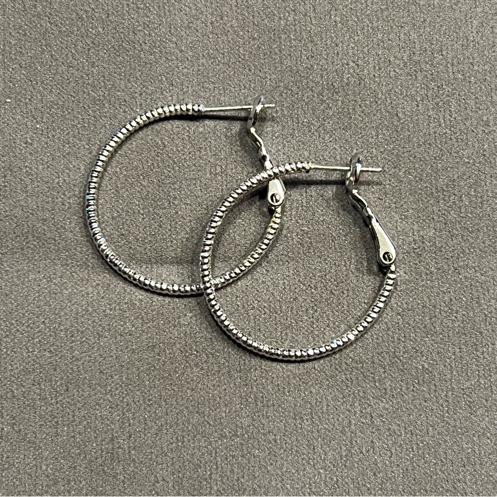 Diamond-cut Elegant Silver Hoop Earrings